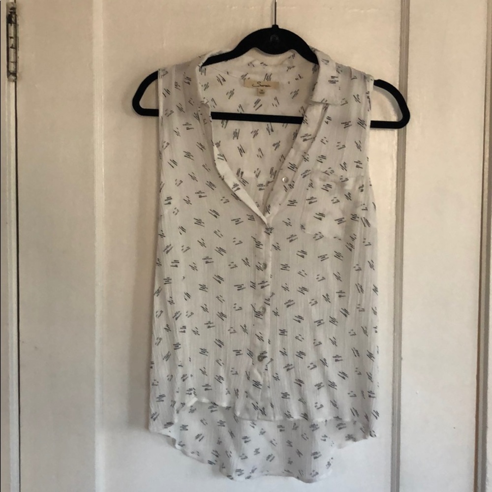 White sleeveless blouse